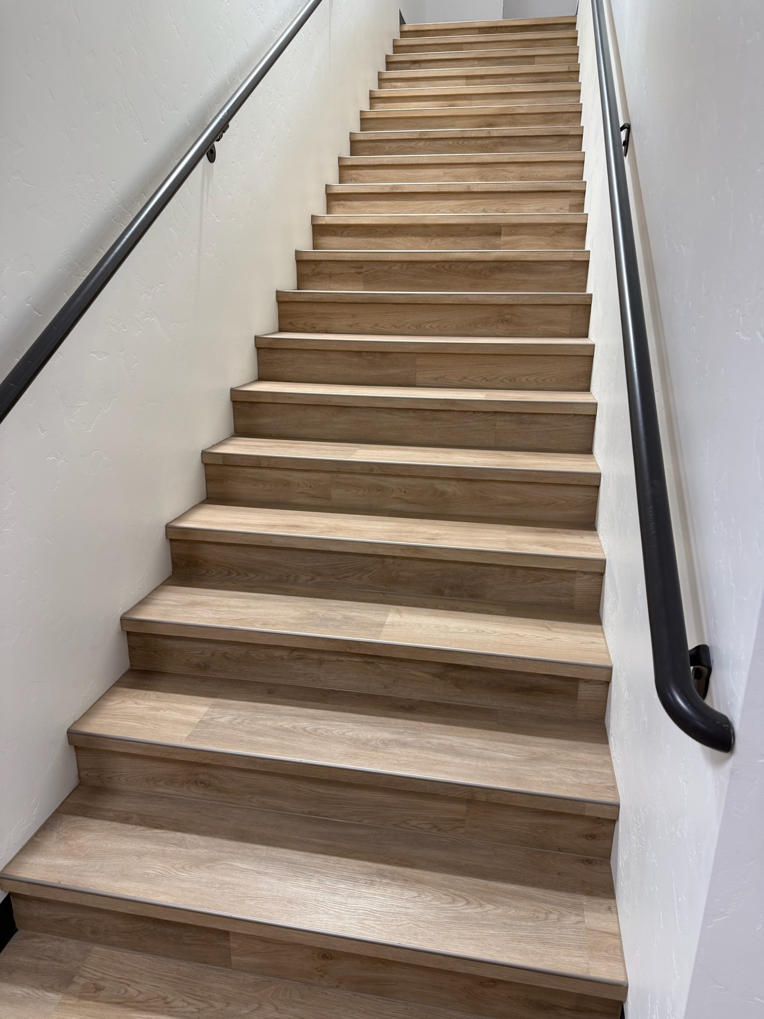 Rhino LVP : Vinyl Planks 4mm 20mil Toledo 9x48 (30SF)