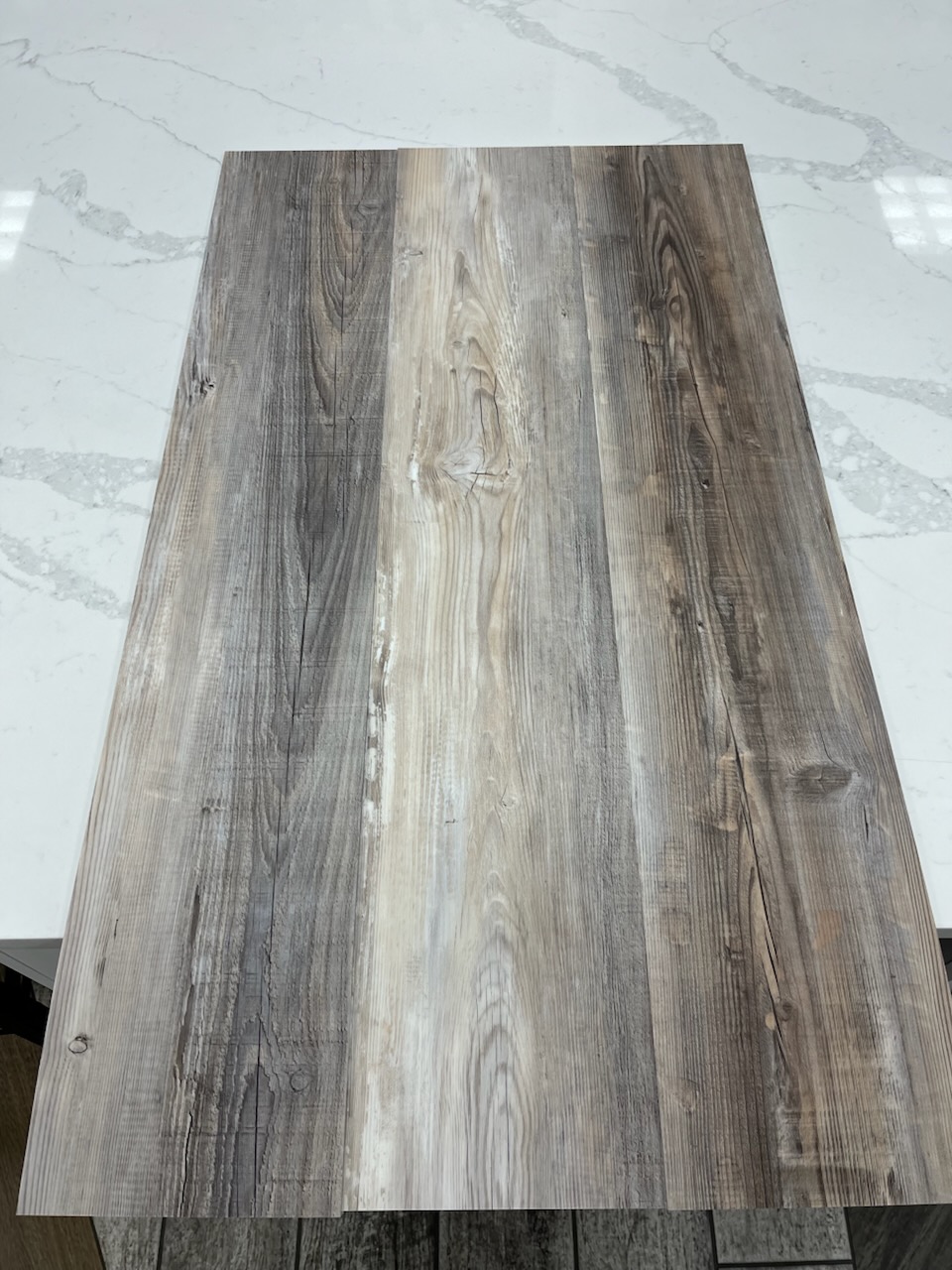 Rhino LVP : Vinyl Planks 4mm 20mil Yellowstone CDW200408EL 9x48 (30SF)