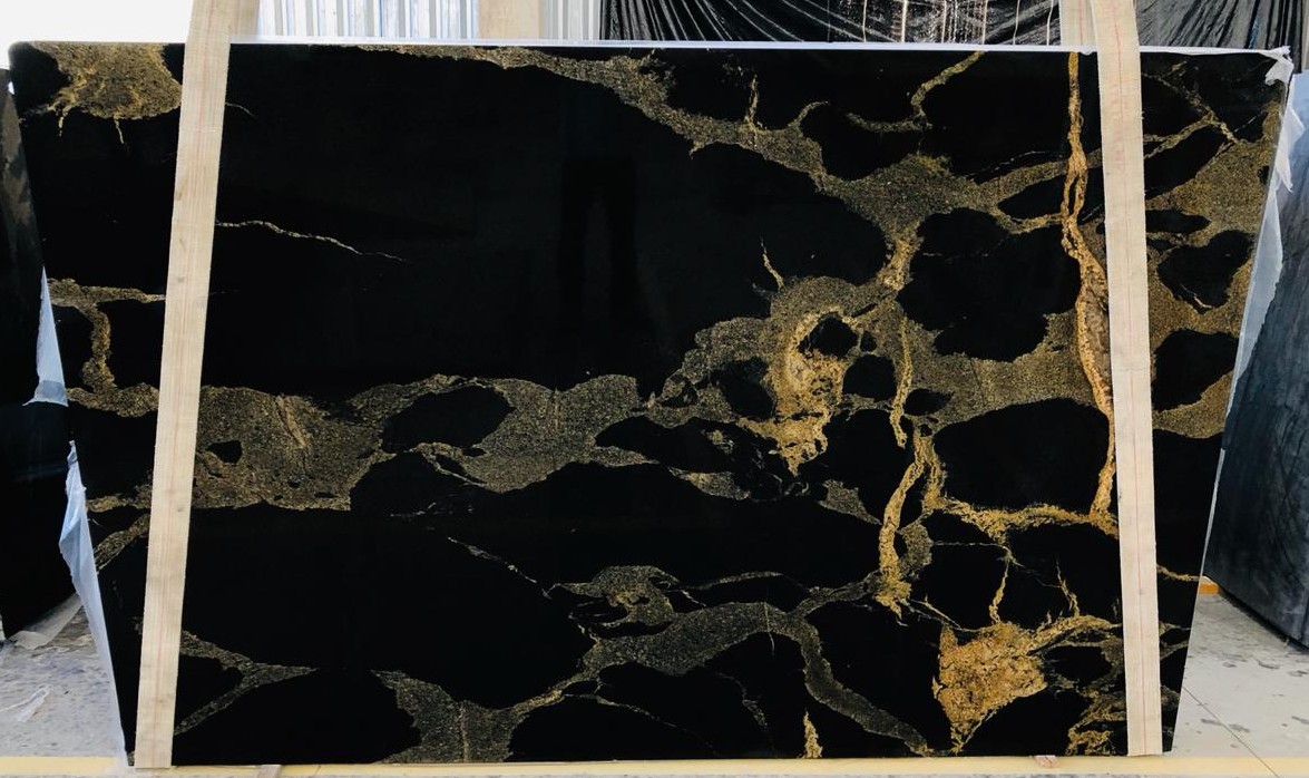 Pythoon Black Polished Granite 3cm